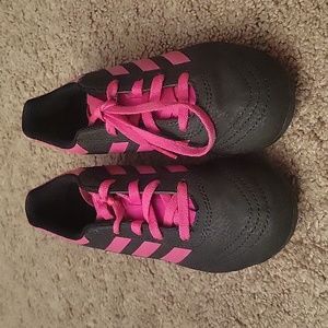 EUC Adidas Soccer Cleats